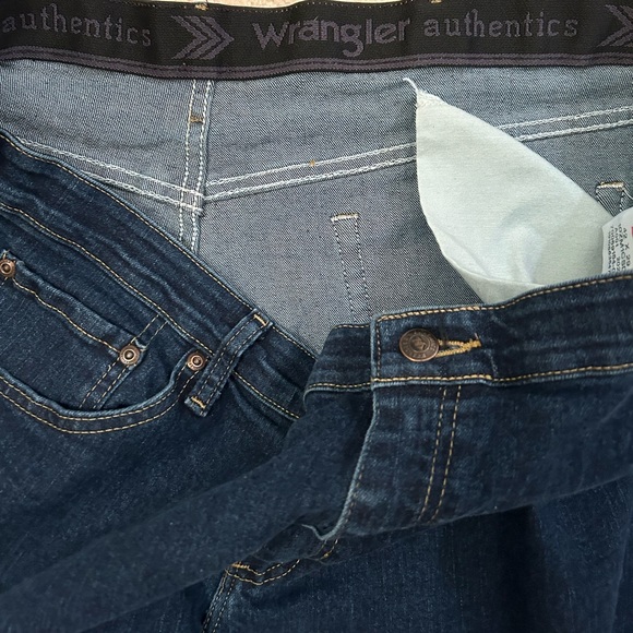 Wrangler Authentics Blue Denim Jeans Size 42x29 - Picture 3 of 5